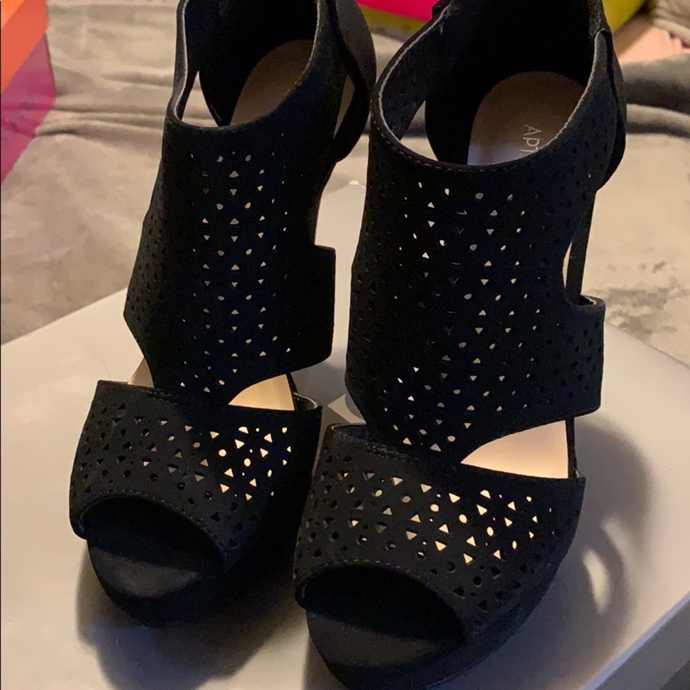 Black shade high heeled sandals